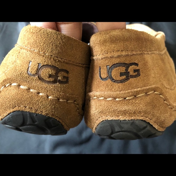 NWT UGG MEN SLIPPERS 🥿 Sz 12 (Sold) - Picture 3 of 3